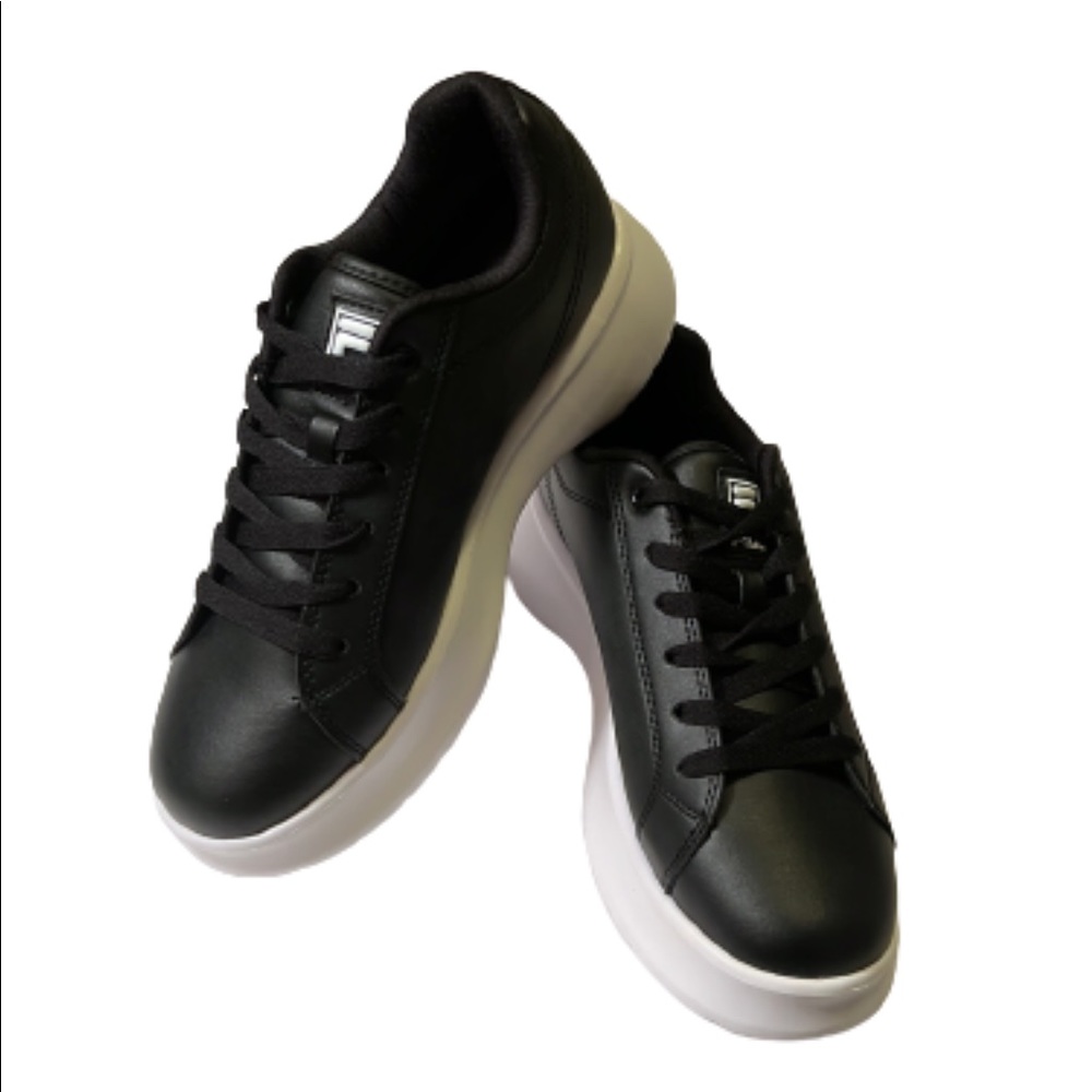 FILA Z Malfi Woman’s laced sneakers/Black with white soles. New in box /Size 8.5